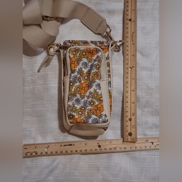 Floral Crossbody Bag with Adjustable Strap - Picture 3 of 4